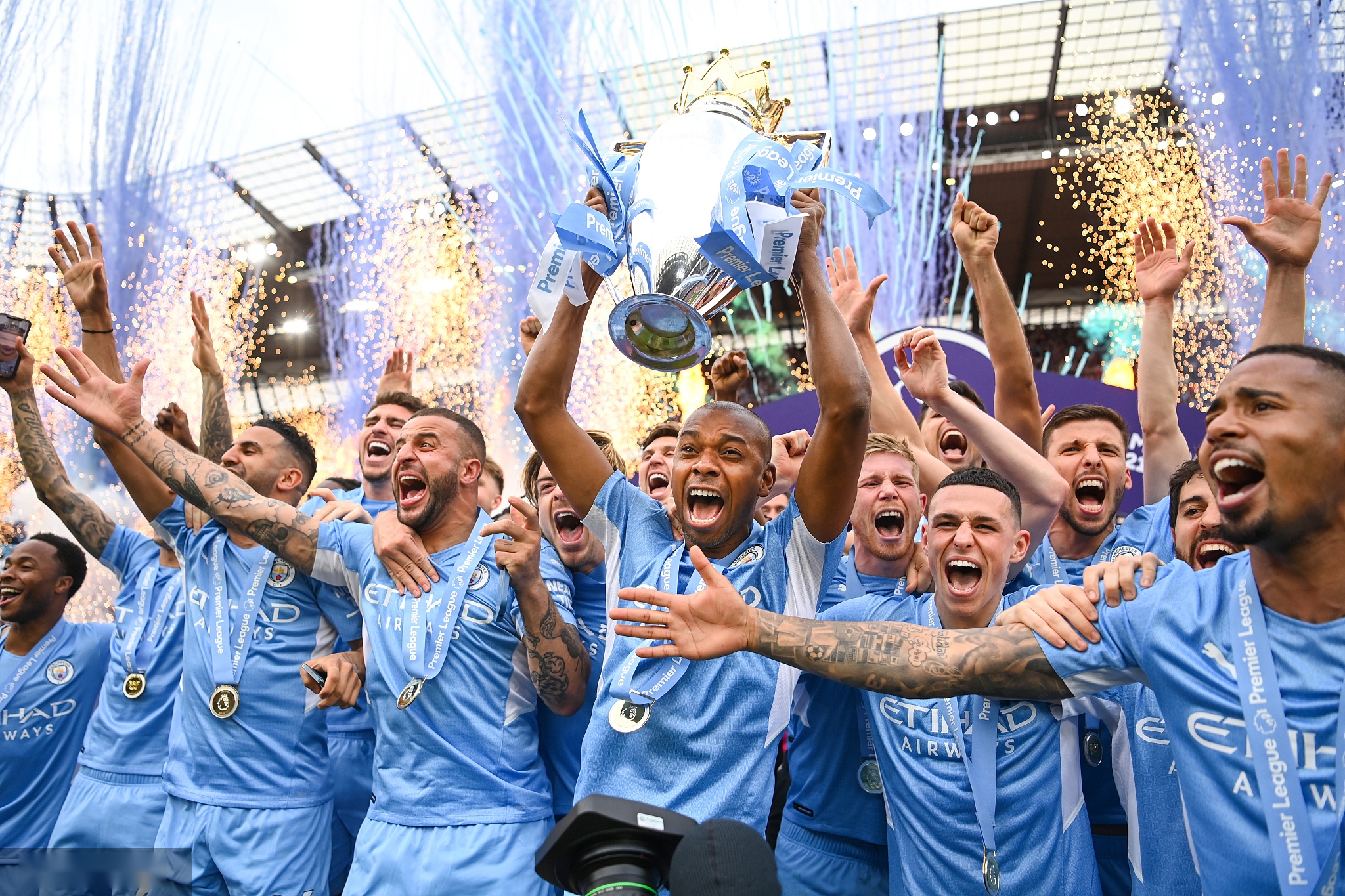 通过居勒尔 通过居勒尔